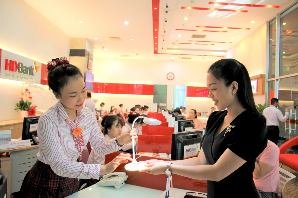 hdbank tang qua xinh cho be nhan dip quoc te thieu nhi