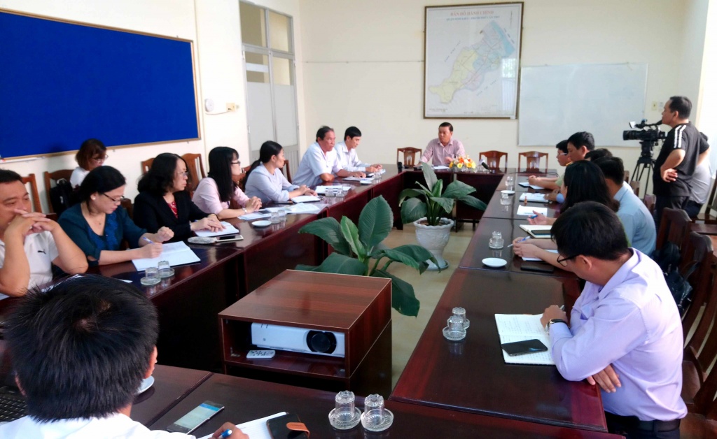 dan buc xuc viec chon heo chet gan khu dan cu o can tho