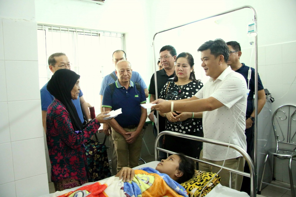 gia canh eo le cua co gai campuchia duoc cuu song tai can tho