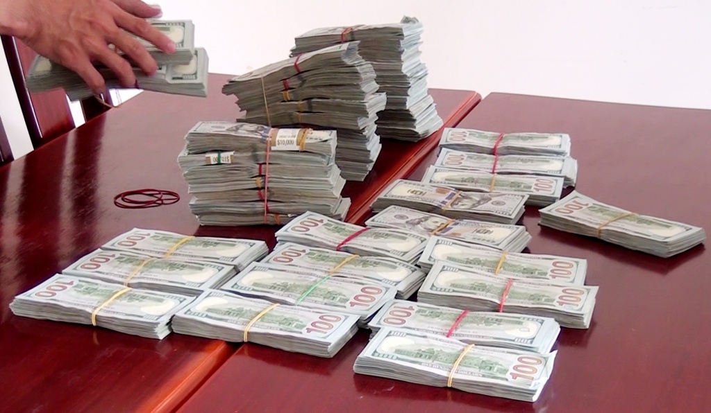 bo doi bien phong tinh an giang thu giu 470000 do la my van chuyen trai phep qua bien gioi