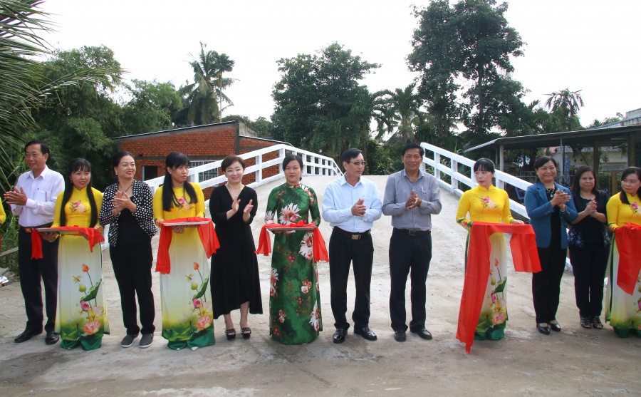 can tho khanh thanh cau giao thong nong thon do to chuc aea tai tro