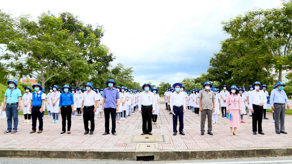 Cần Thơ chi viện lực lượng hỗ trợ Vĩnh Long kiểm soát dịch Covid-19