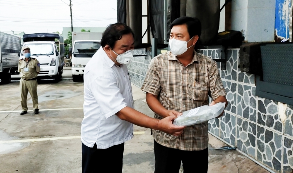 Cà Mau hỗ trợ nhân dân TP Hồ Chí Minh 10 tấn tôm đông lạnh
