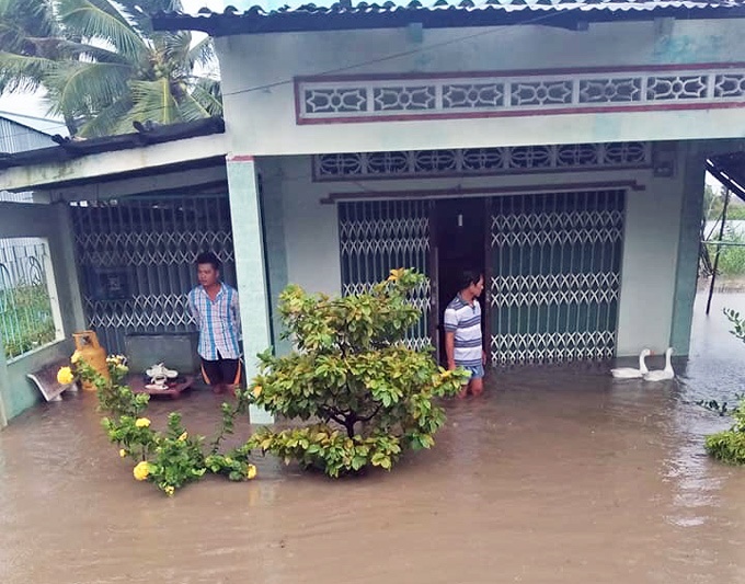 ca mau hang tram can nha bi sap toc mai ngap nuoc do anh huong bao so 3
