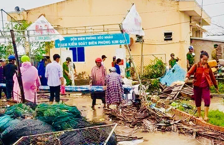 mua giong lam sap toc mai gan 200 can nha o kien giang