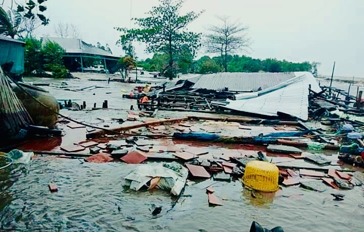mua giong lam sap toc mai gan 200 can nha o kien giang