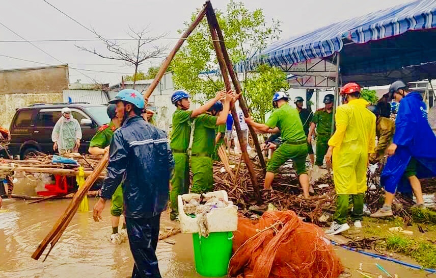 mua giong lam sap toc mai gan 200 can nha o kien giang