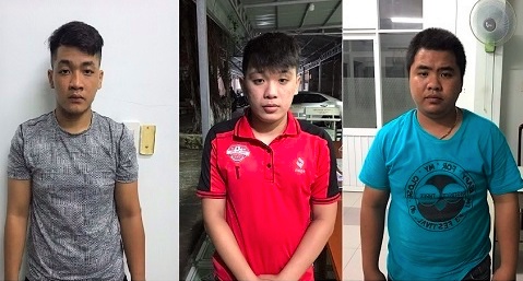 au da tren san bong truong dai hoc nam thanh nien bi danh tu vong