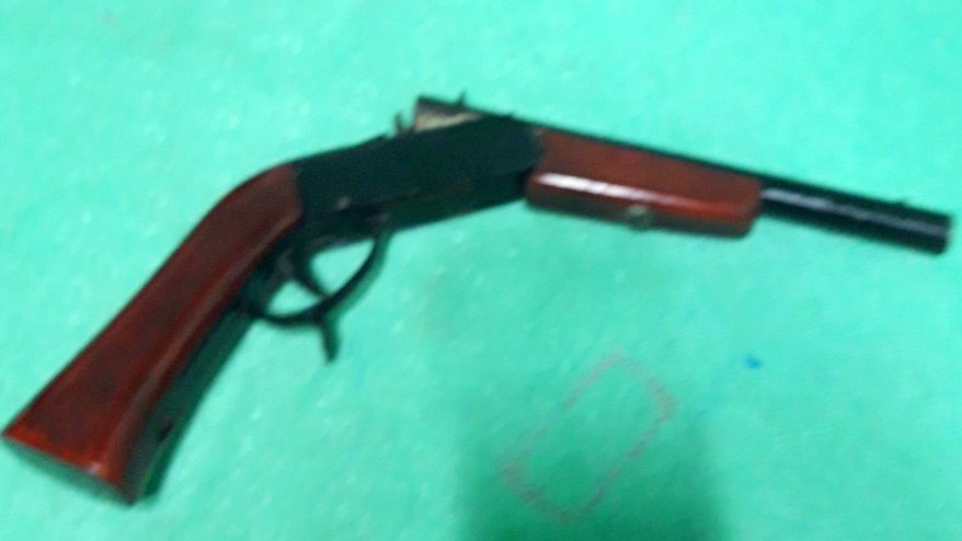 can tho vao tan ban chu huy quan su de chia sung vao 4 nguoi hoi chuyen