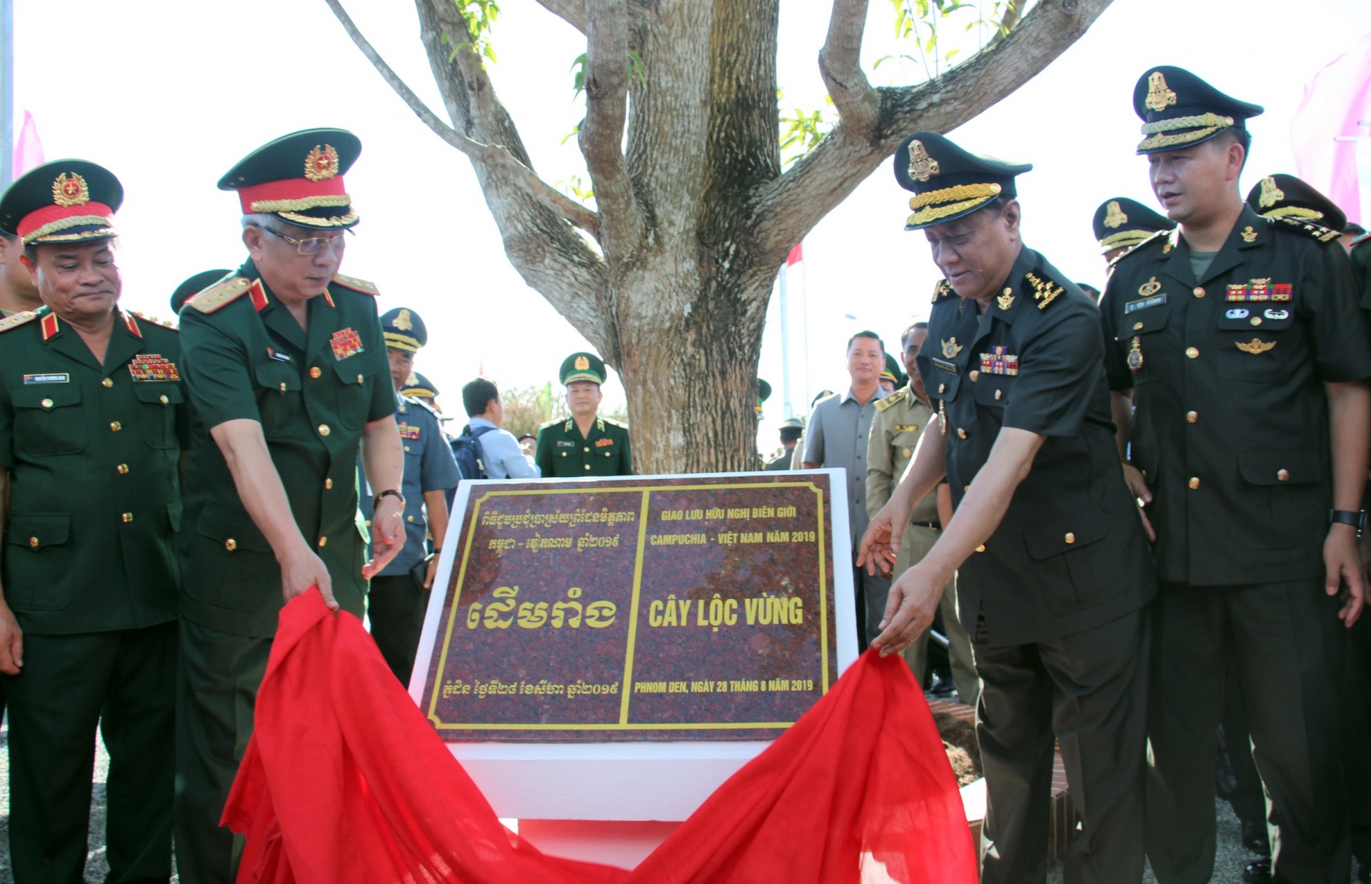 nhieu hoat dong giao luu that chat tinh huu nghi bien gioi viet nam campuchia