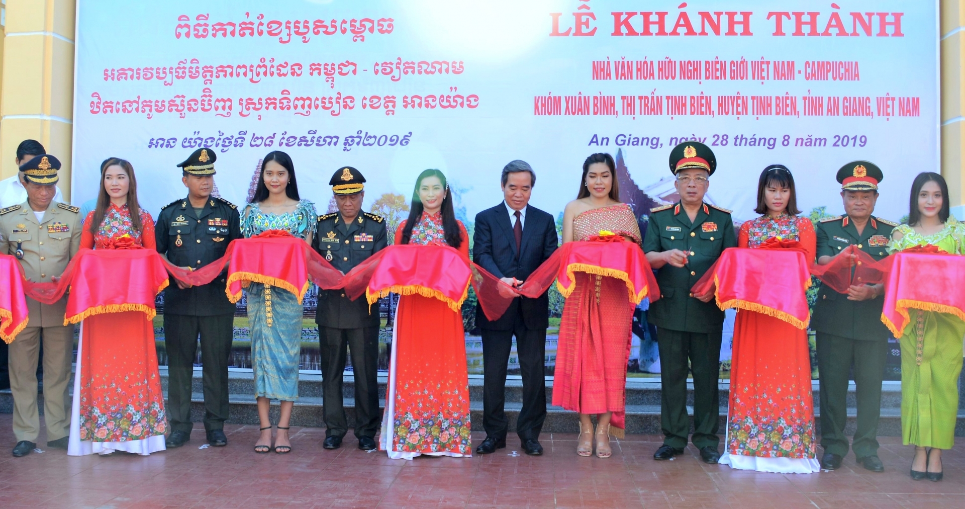 nhieu hoat dong giao luu that chat tinh huu nghi bien gioi viet nam campuchia