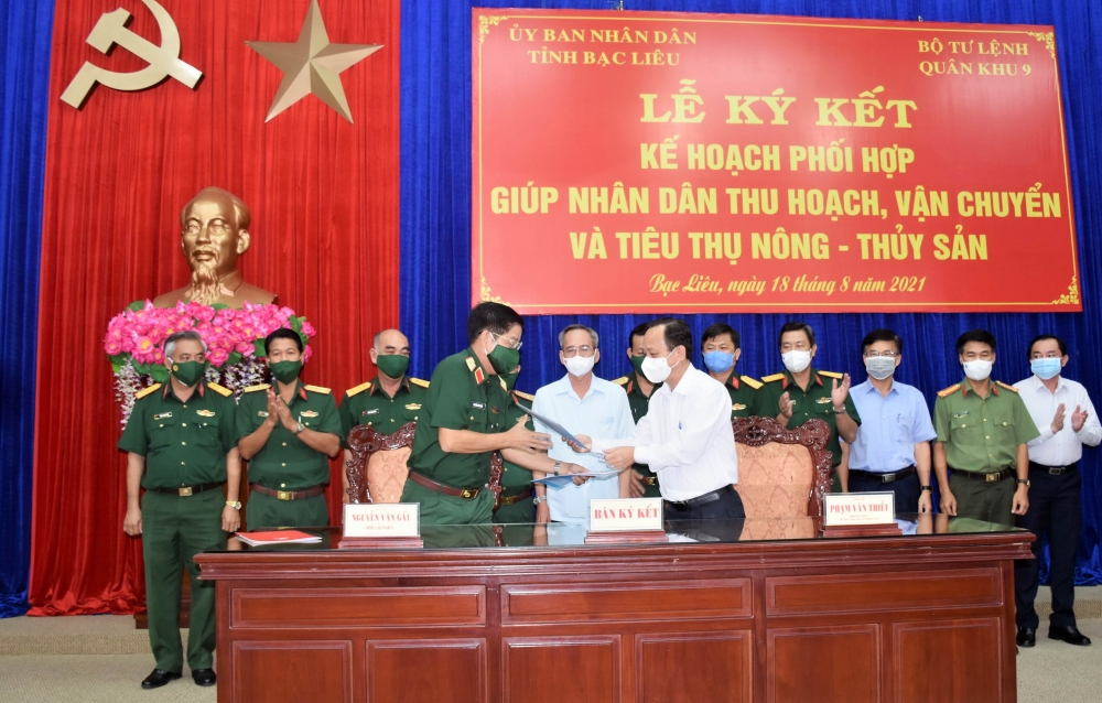 Quân khu 9 hỗ trợ Bạc Liêu thu hoạch, tiêu thụ nông sản