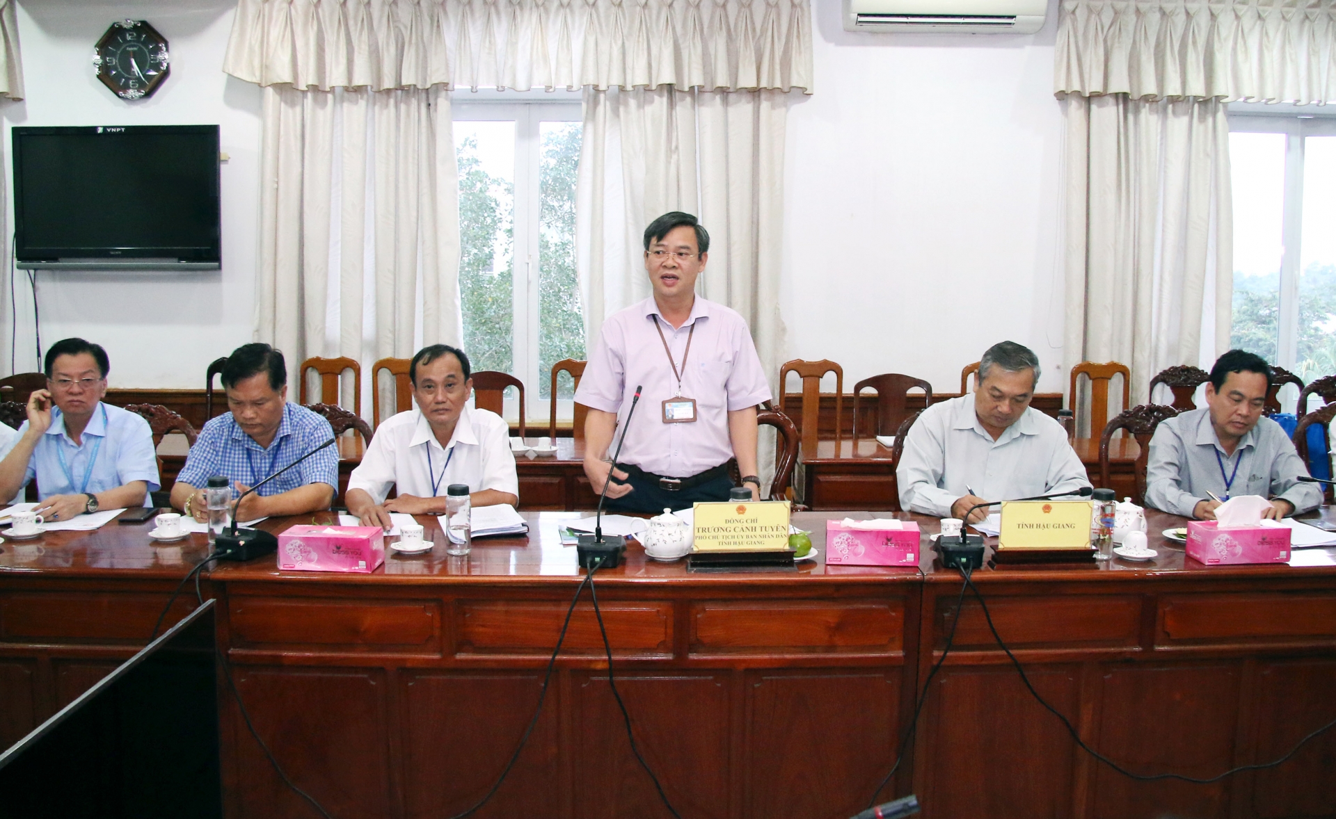 doan uy ban cong tac ve cac to chuc phi chinh phu nuoc ngoai lam viec tai hau giang