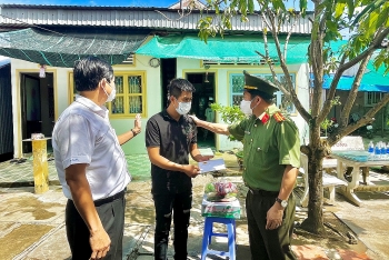 An Giang: Thăm hỏi, tặng quà cho người hoàn lương, tái hòa nhập cộng đồng