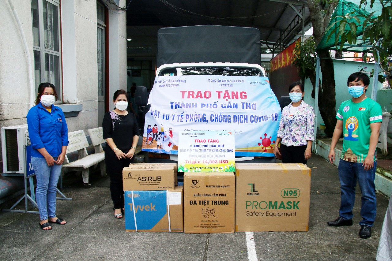Tổ chức WVI hỗ trợ TP Cần Thơ vật tư y tế có giá trị gần 15.000 USD phòng, chống dịch COVID-19