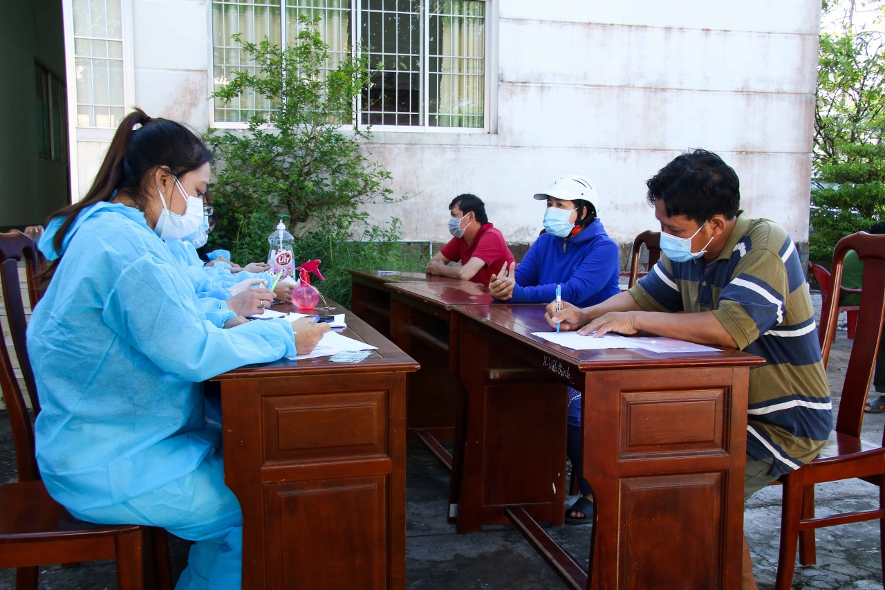 Liên hiệp Hữu nghị Cần Thơ tặng vật tư y tế cho xã Vĩnh Trinh, TP Cần Thơ