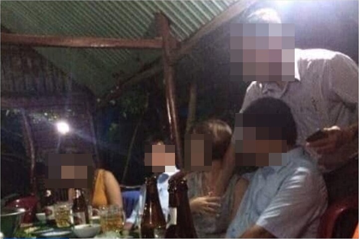 Giám đốc Trung tâm y tế nói gì về hình ảnh "phản cảm" trên bàn nhậu?