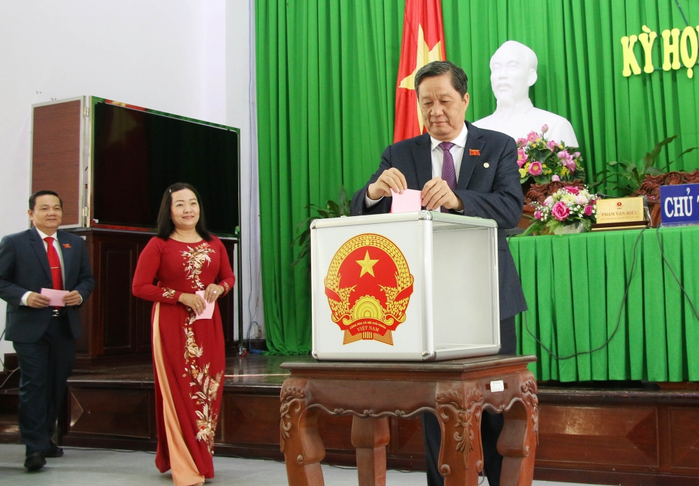 Ông Trần Việt Trường được bầu giữ chức Chủ tịch UBND TP Cần Thơ