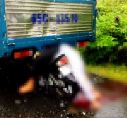 2 học sinh ở Kiên Giang thương vong vì tông xe vào đuôi xe tải