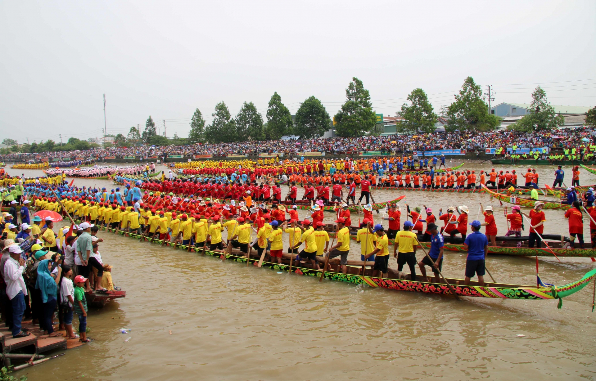 lao nguoi xuong song co vu ghe ngo tranh tai o mien tay