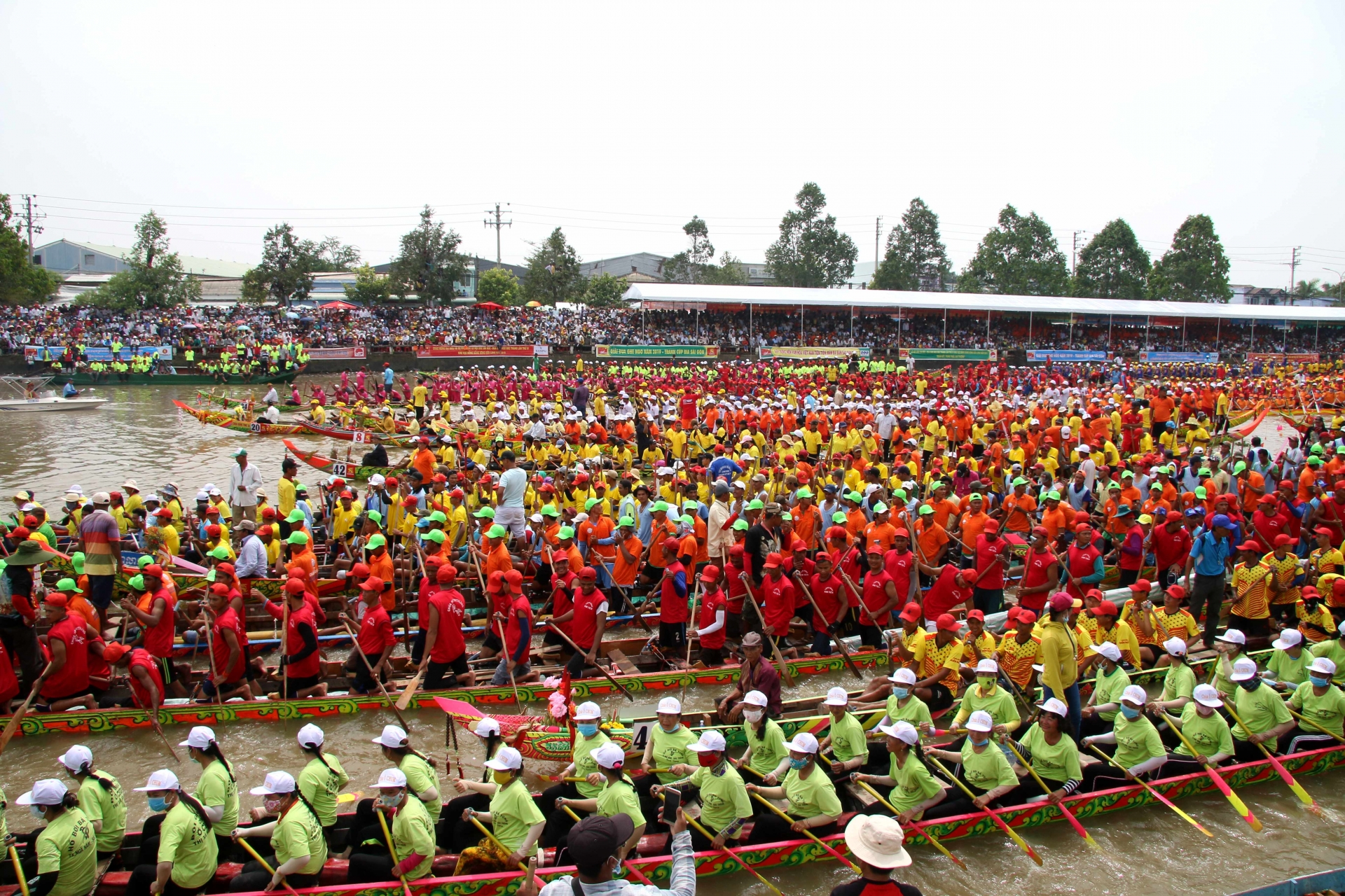 lao nguoi xuong song co vu ghe ngo tranh tai o mien tay