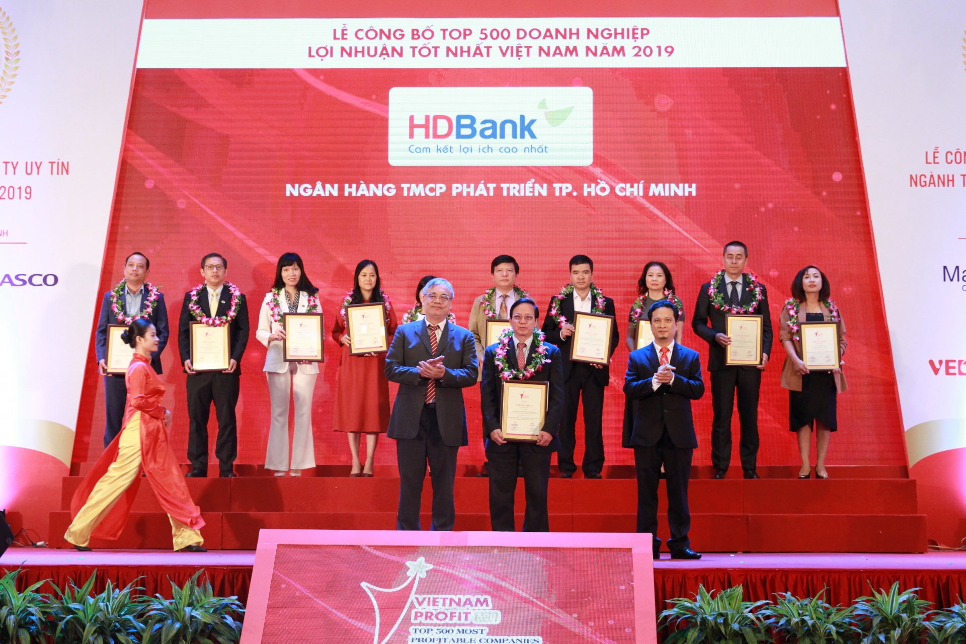 top 10 doanh nghiep nganh tai chinh ngan hang chung khoan co loi nhuan tot nhat