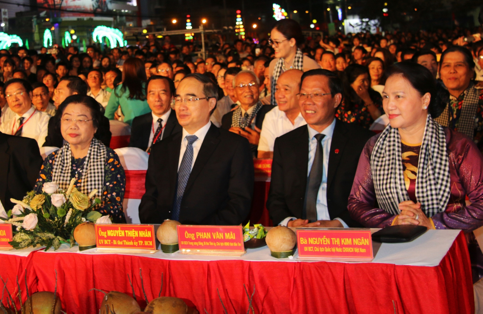 hang chuc ngan du khach do xo ve le hoi dua ben tre nam 2019