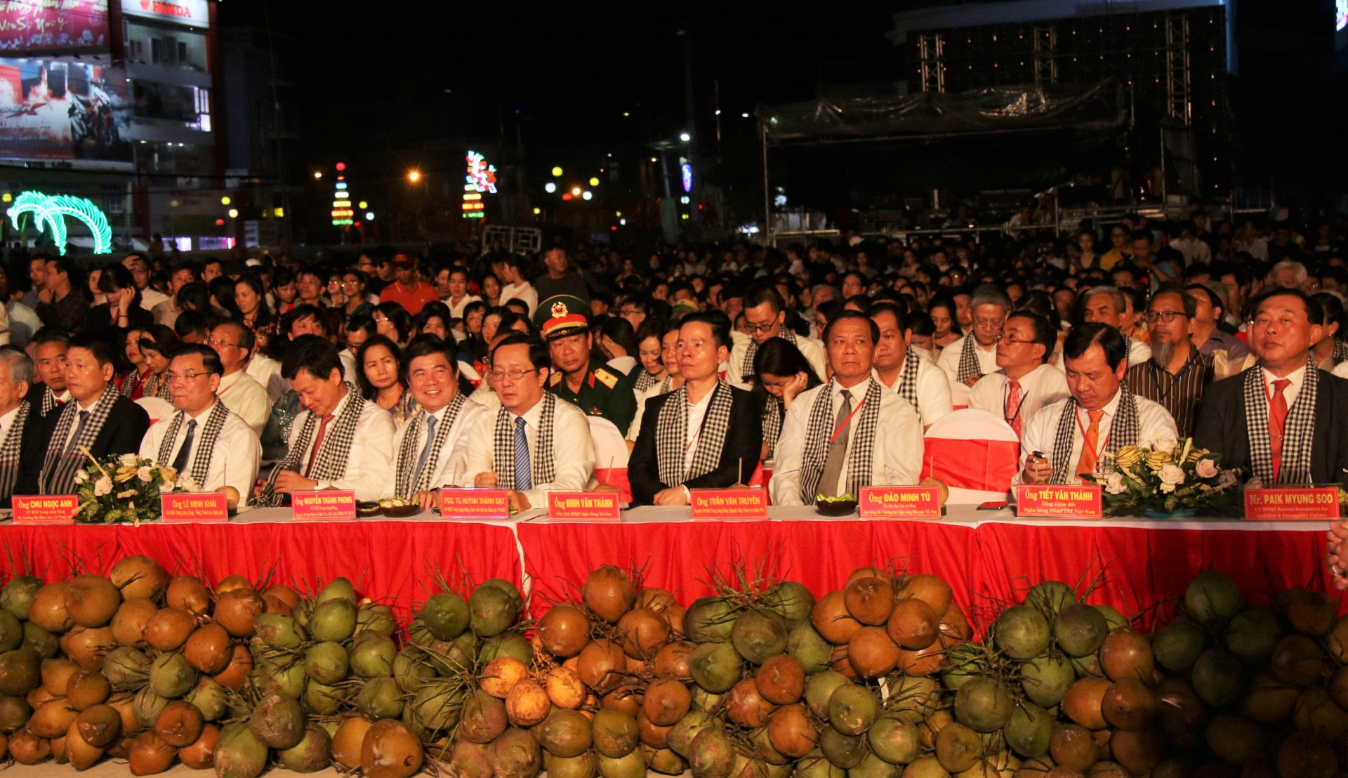 hang chuc ngan du khach do xo ve le hoi dua ben tre nam 2019