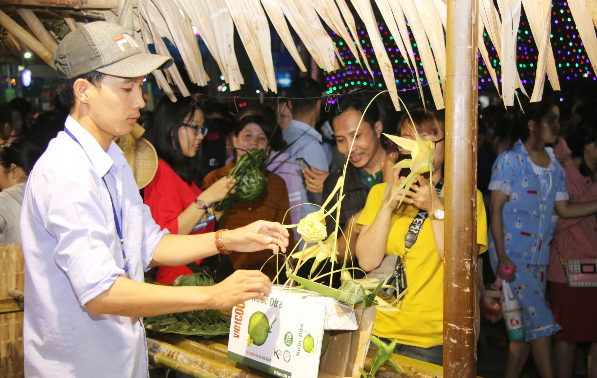 hang chuc ngan du khach do xo ve le hoi dua ben tre nam 2019