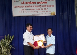 Khánh thành cầu nông thôn do HDBank tài trợ cho người dân ở Đồng Tháp