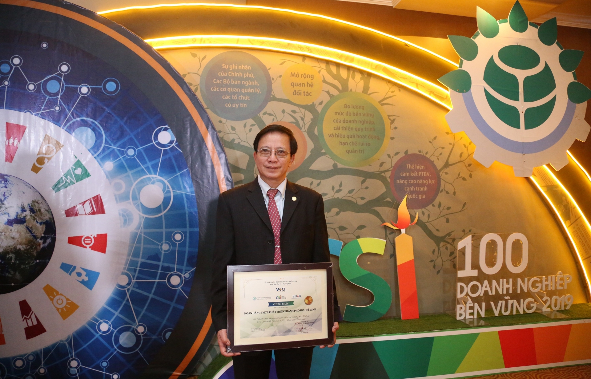 hdbank duoc vinh danh top 10 doanh nghiep ben vung nam 2019