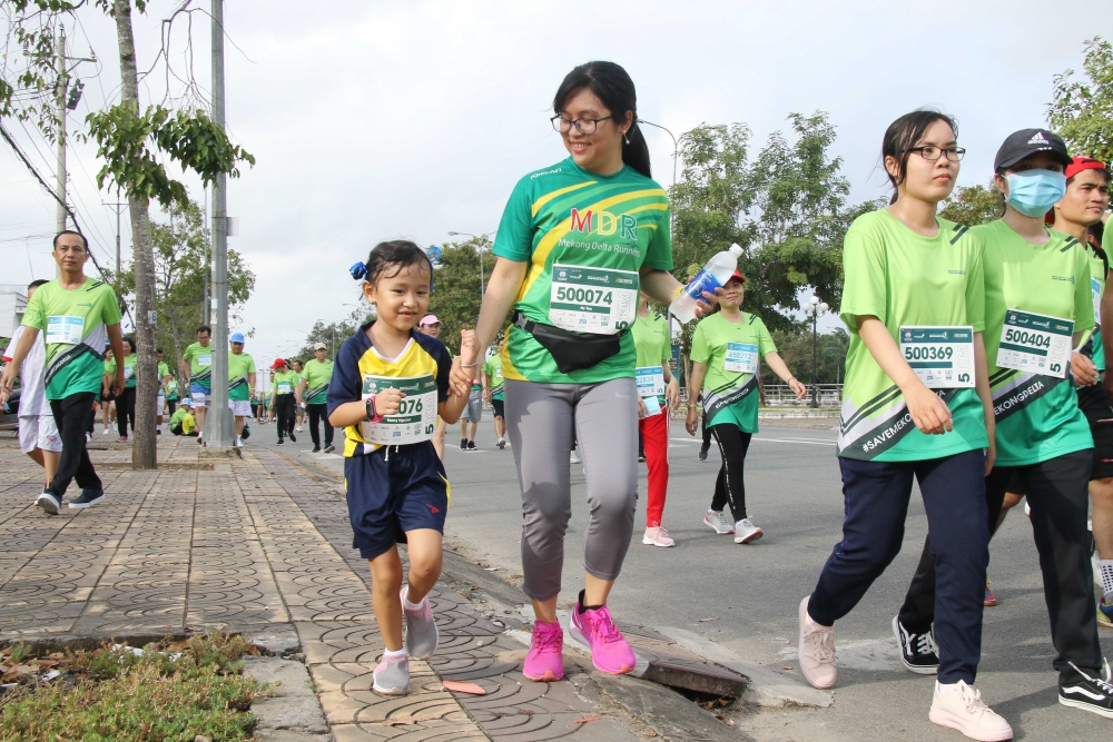 Hậu Giang: Bí thư Tỉnh ủy cùng 7200 vận động viên chạy Marathon chống biến đổi khí hậu Hậu Giang: Bí thư Tỉnh ủy cùng 7200 vận động viên chạy Marathon chống biến đổi khí hậu