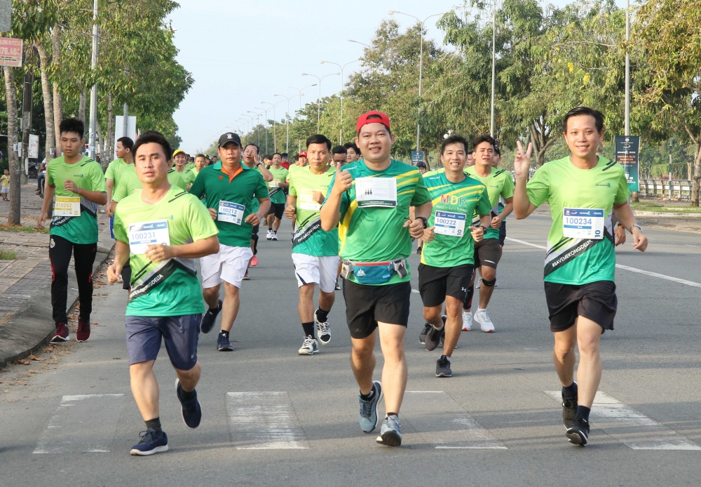 Hậu Giang: Bí thư Tỉnh ủy cùng 7200 vận động viên chạy Marathon chống biến đổi khí hậu Hậu Giang: Bí thư Tỉnh ủy cùng 7200 vận động viên chạy Marathon chống biến đổi khí hậu
