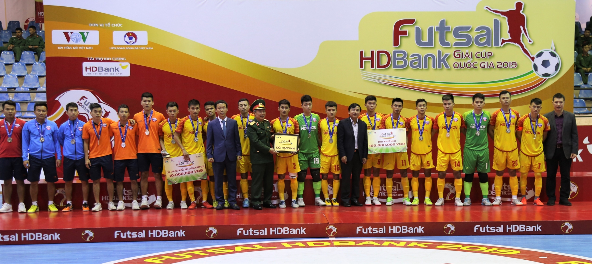 sanvinest sanatech khanh hoa len ngoi vo dich giai futsal hdbank cup quoc gia 2019