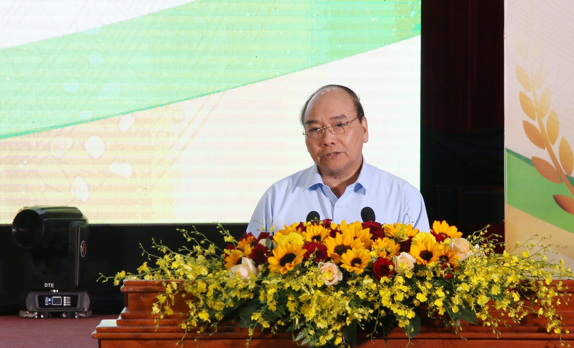 thu tuong nguyen xuan phuc de thanh cong nong dan can chu dong doi moi