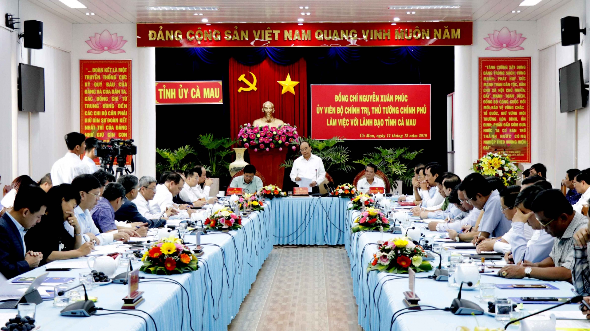thu tuong co cang hon khoai ca mau se cat canh manh me