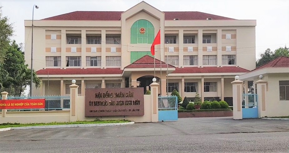 khoi to bat giam 4 can bo tai nguyen va moi truong o can tho