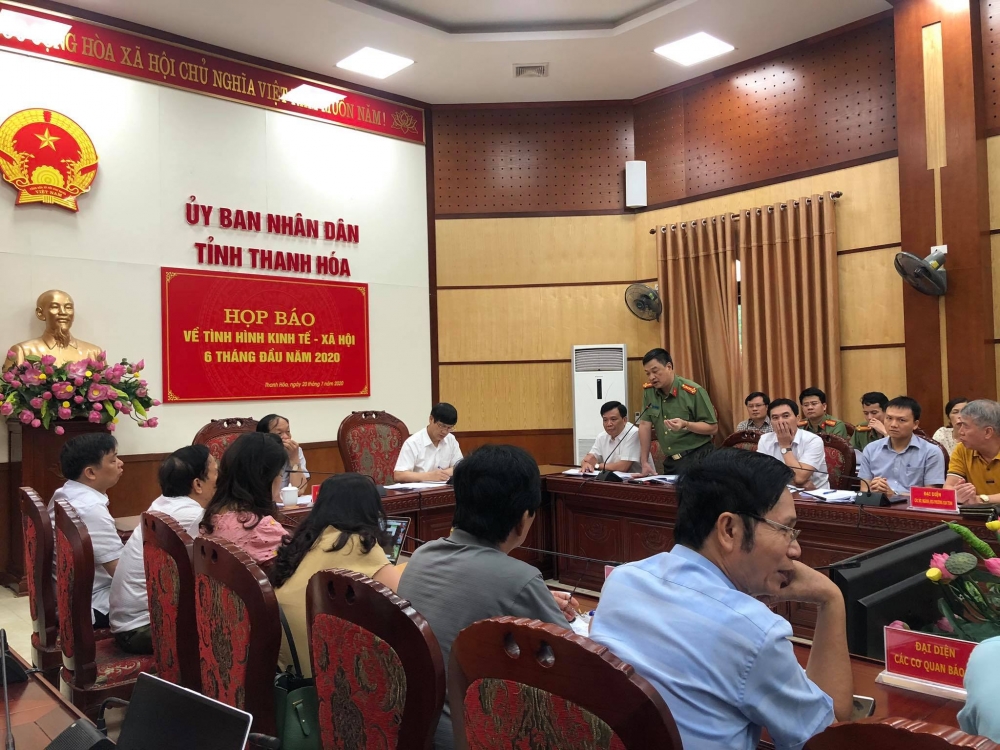thanh hoa bat giam 2 phong vien cuong doat tai san pho chu tich thi xa nghi son