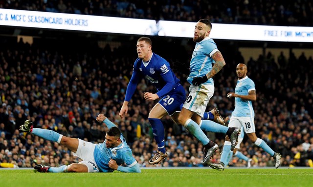 vuot qua everton man city vao chung ket gap liverpool