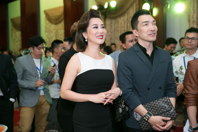 ky duyen toi ung ho ban trai kem tuoi lan dau thu suc lam mc