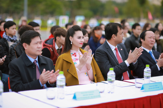 hoa hau bien thuy trang mong manh giua thoi tiet lanh