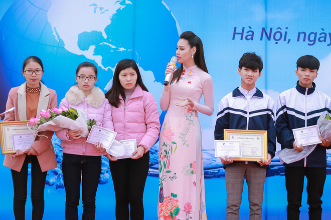 hoa hau bien thuy trang mong manh giua thoi tiet lanh