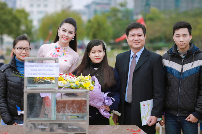 hoa hau bien thuy trang mong manh giua thoi tiet lanh