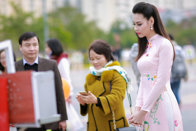 hoa hau bien thuy trang mong manh giua thoi tiet lanh