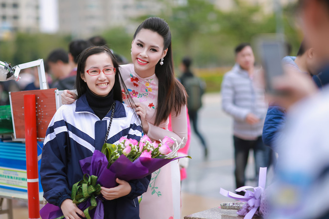 hoa hau bien thuy trang mong manh giua thoi tiet lanh