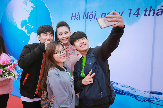 hoa hau bien thuy trang mong manh giua thoi tiet lanh