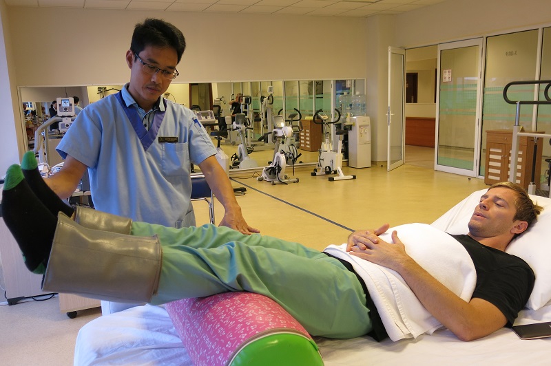 phau thuat thanh cong cho phi cong canada gay trat khop hang nang