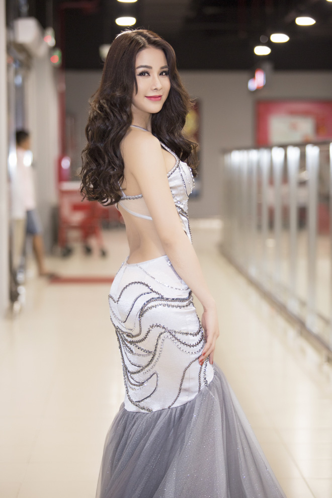 diep lam anh khoe ve nong bong truoc dam dong