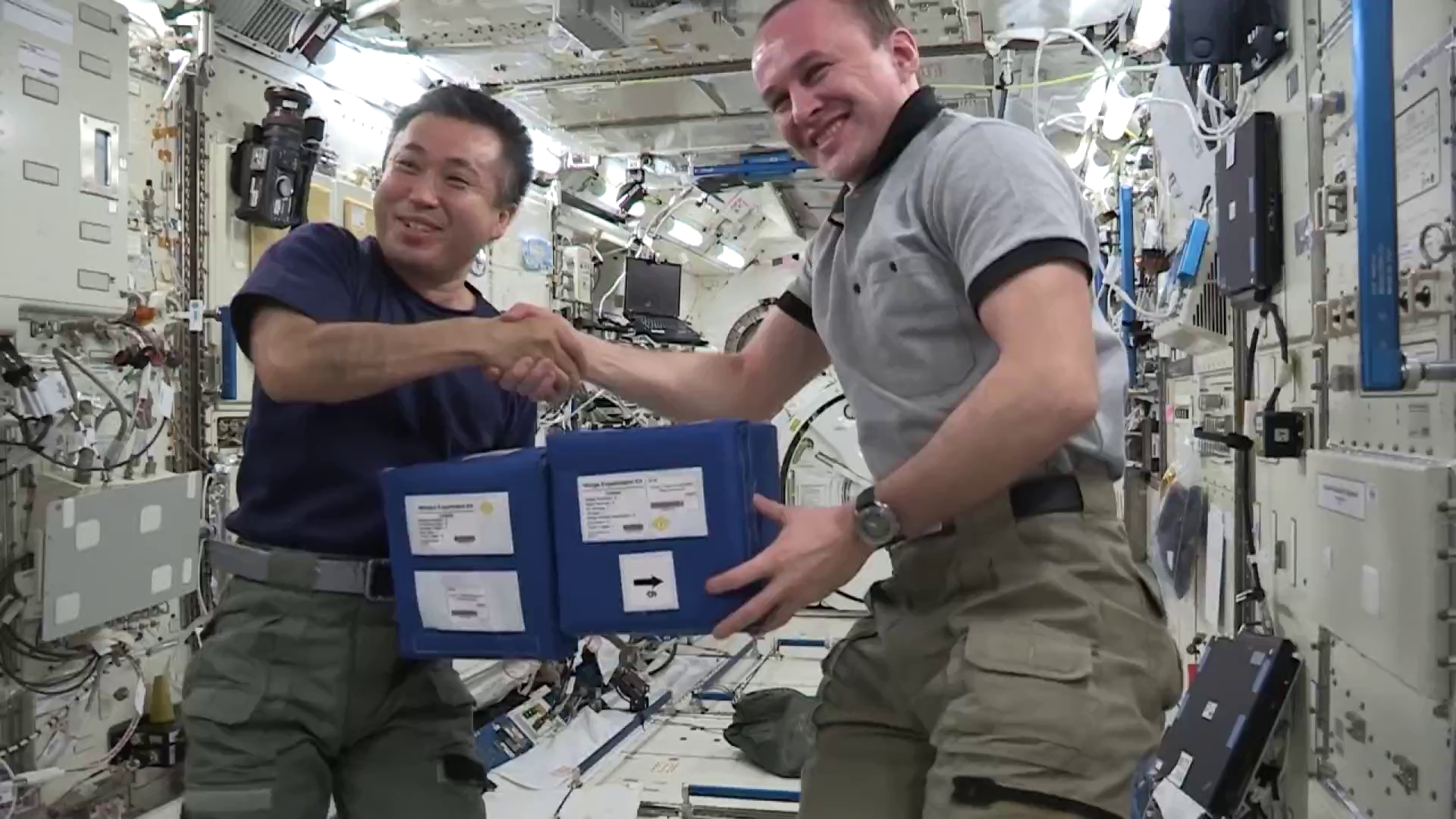 hoi chung thoai hoa xuong khong chi o nhung nha du hanh vu tru ma con xuat hien ca tren loai ca