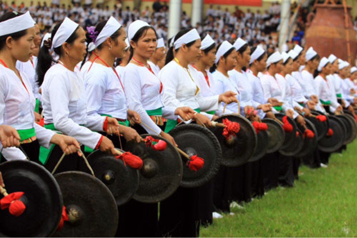 hoa binh to chuc tuan le hoi du lich dip nam moi